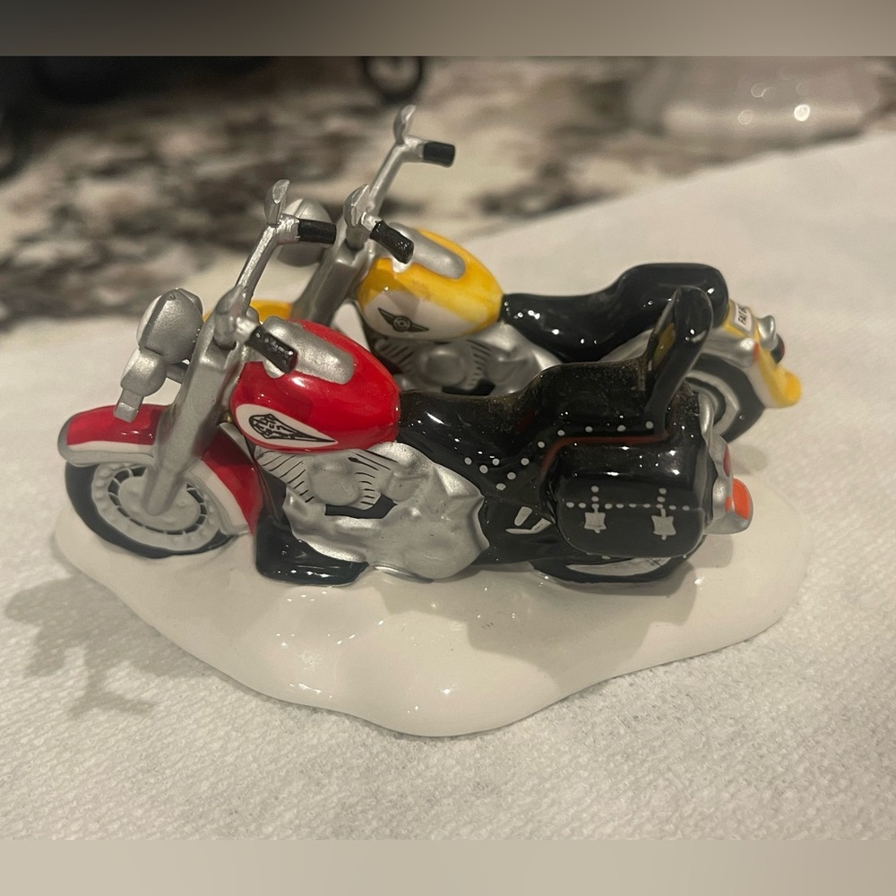 Dept 56 Snow Village Harley Davidson fat boy & Santa figurine
No box but EC